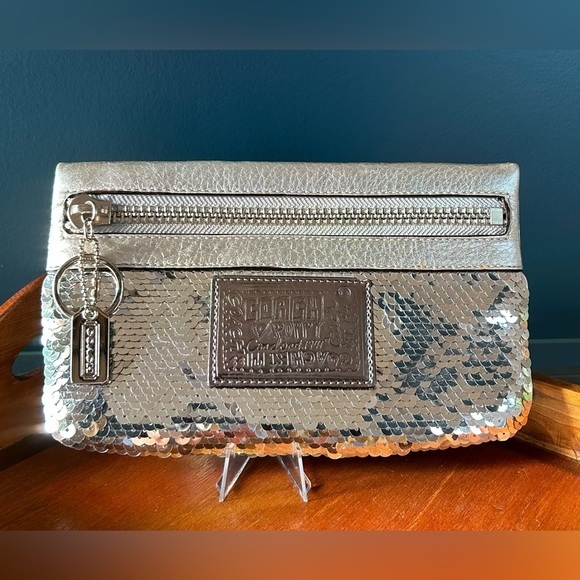 Coach Poppy Spotlight Silver Sequin Zip Clutch RARE - Picture 1 of 12
